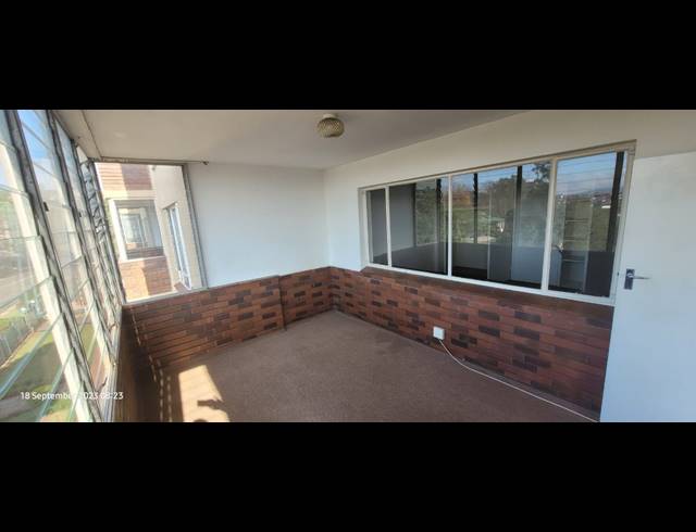 2 BEDROOM APARTMENT RENTED IN CLARENDON